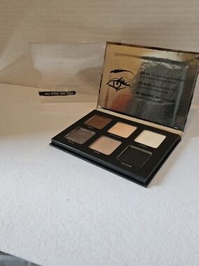 Victoria Sexy Smoke Color Eyeshadow Palette - Gold, Brown, Black, Cream Shades